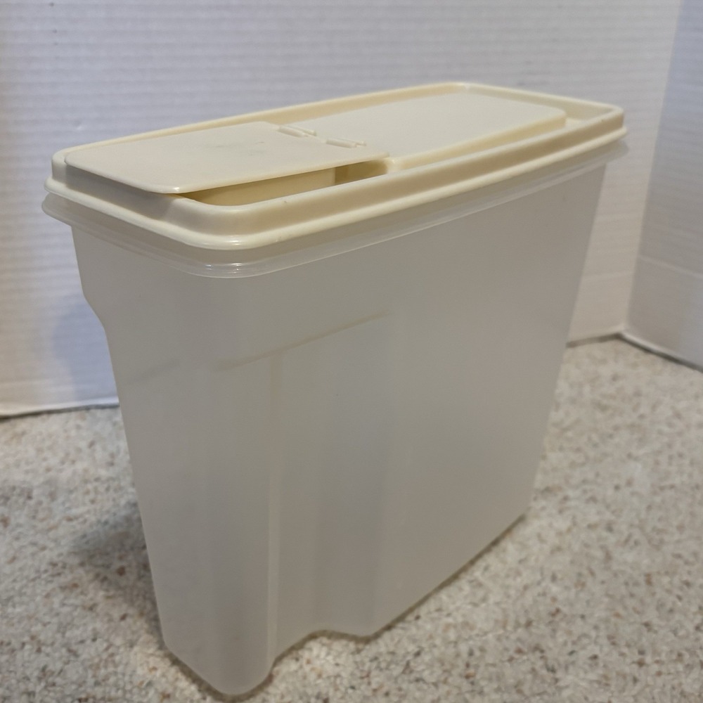 Vintage Rubbermaid Servin Saver #3 13 Cup Sheer Cereal Keeper w/ Cream Lid USA - Picture 1 of 5
